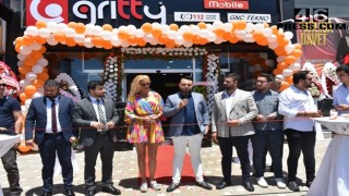 Tuğba Özay, GNC Tekno Store’nin açılışını gerçekleştirdi