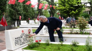 Şehitler Kabirleri Başında Dualarla Yâd Edildi